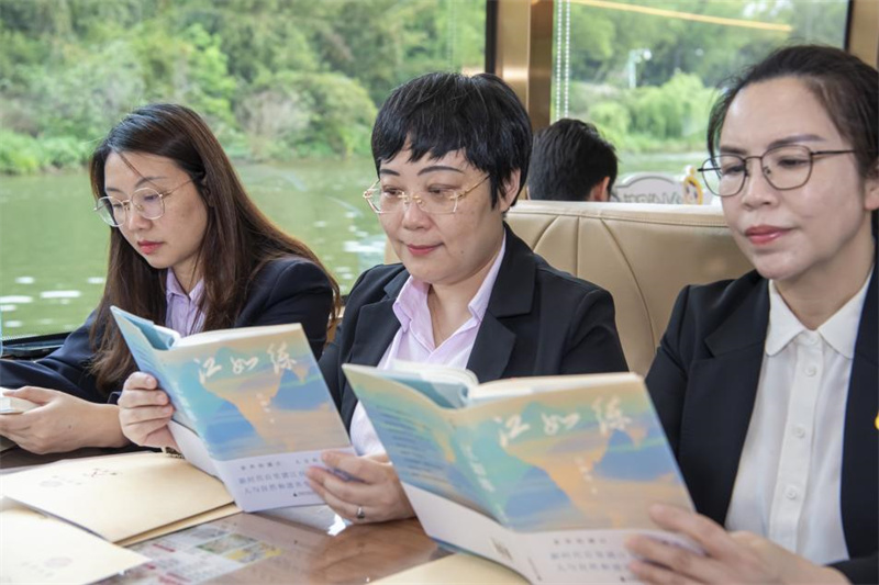 桂林市人民医院参与者共同诵读《江如练》.jpg