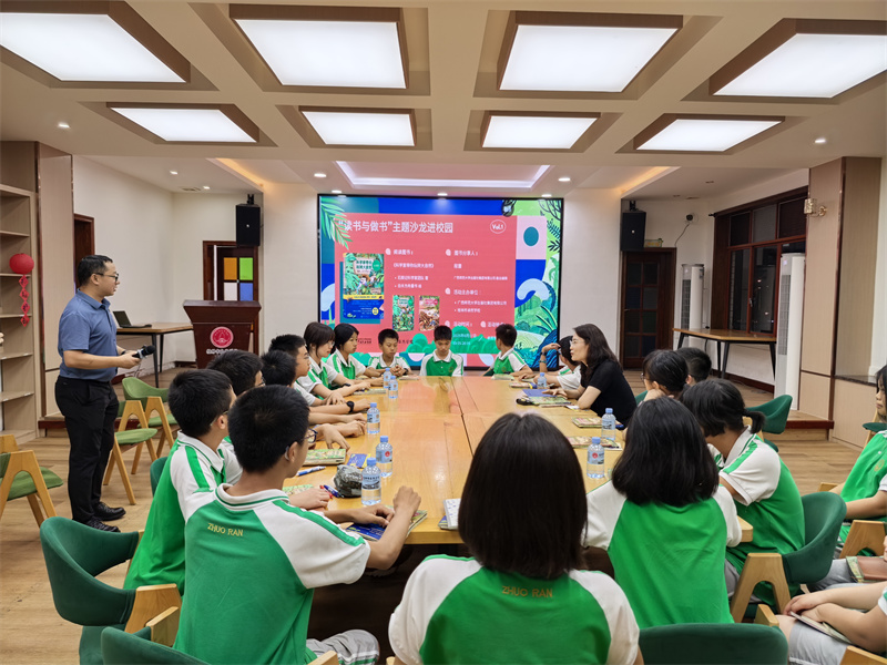 3.“读书与做书”主题沙龙进校园第一期活动现场.jpg