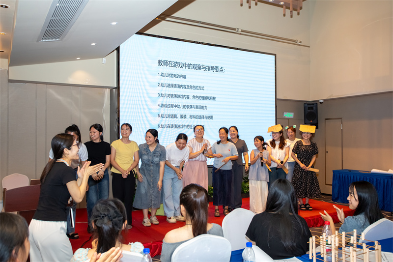 6老师们在“表演游戏”现场2.jpg