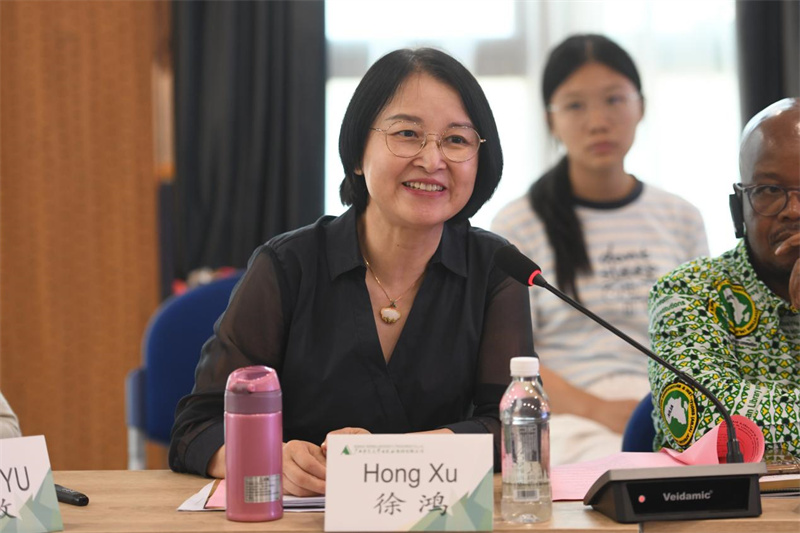 澳门大学图书馆馆长徐鸿发言.jpg
