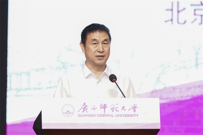 全国出版学科专业共建工作专家组组长、北京师范大学数字出版研究院执行院长万安伦致辞.jpg