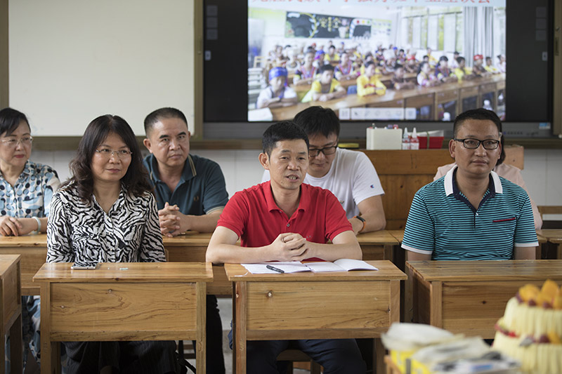 7月8日上午，集团公司党委副书记、纪委书记何广寿（图中）一行参加座谈会。（阳长亮 摄）.jpg